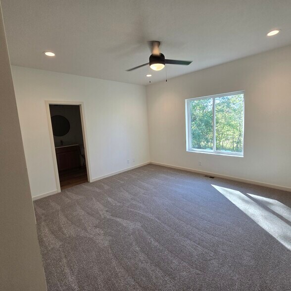 Building Photo - 8101 Kallum Dr