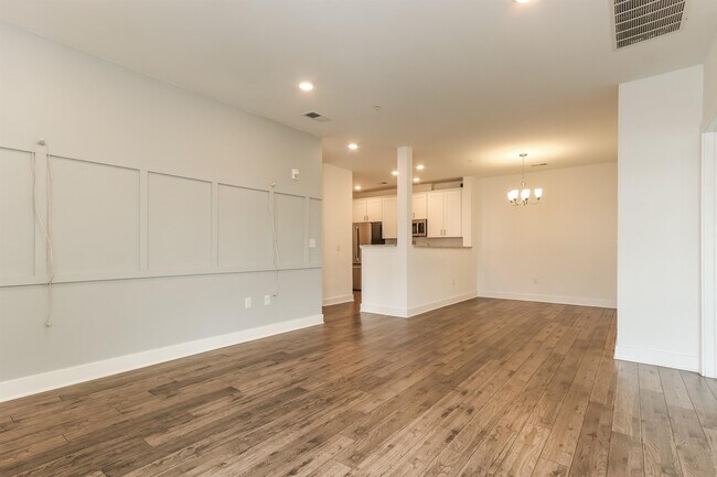 Building Photo - 827 Stiller Ln