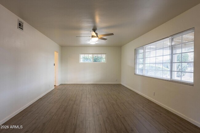 Building Photo - 8322 E Wilshire Dr