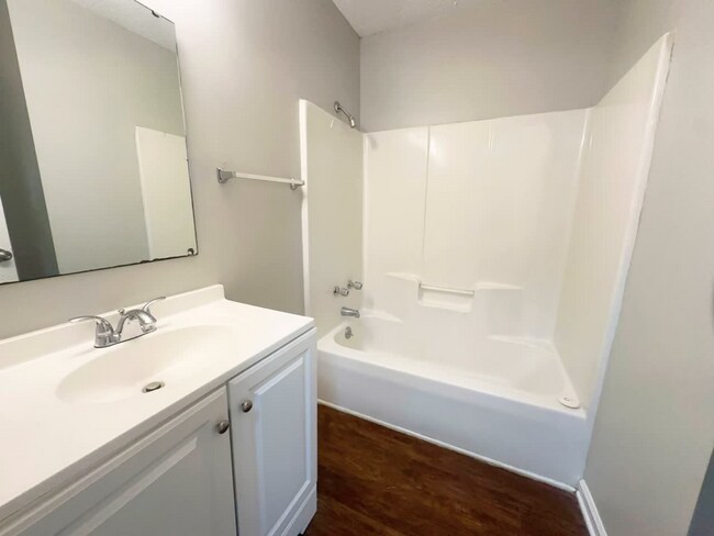 Building Photo - 1632 Lexington Cir