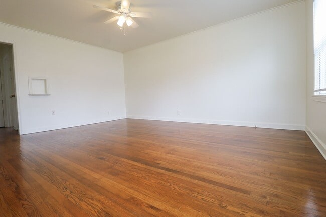 Building Photo - Beautiful Brookside duplex unit - NO PETS