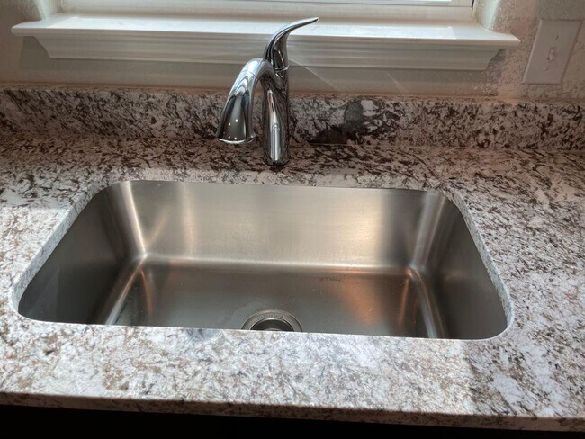 Building Photo - 109 Declaration Ln