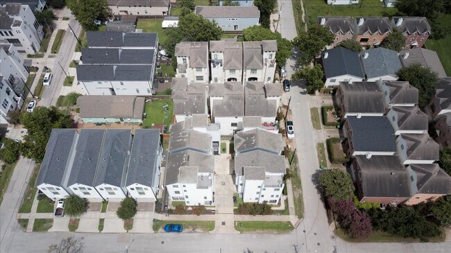 Building Photo - 5648 Larkin St