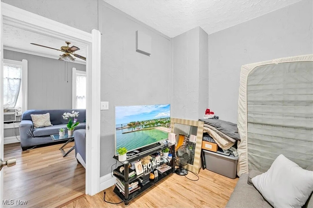 Building Photo - 504 W 21st St