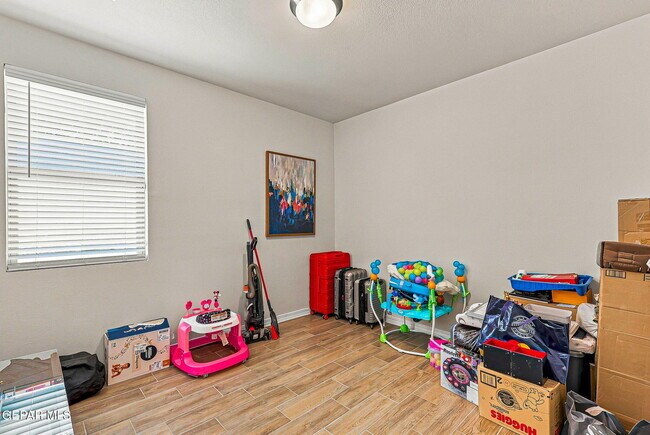 Building Photo - 13876 Loreina Luz Ave