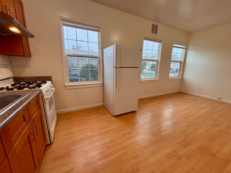 Building Photo - 1408 21st Ave