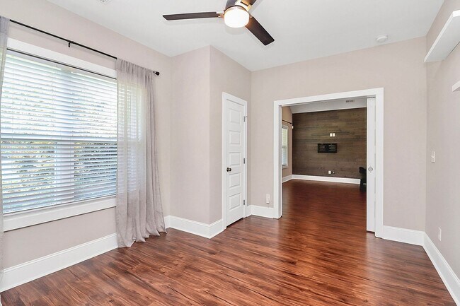 Building Photo - Newer Build Single Family in Washington Heights!