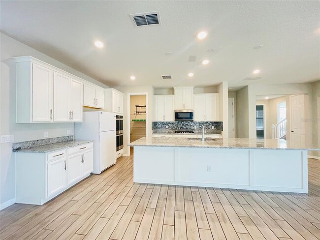 Building Photo - 8892 Lake Hall Ln