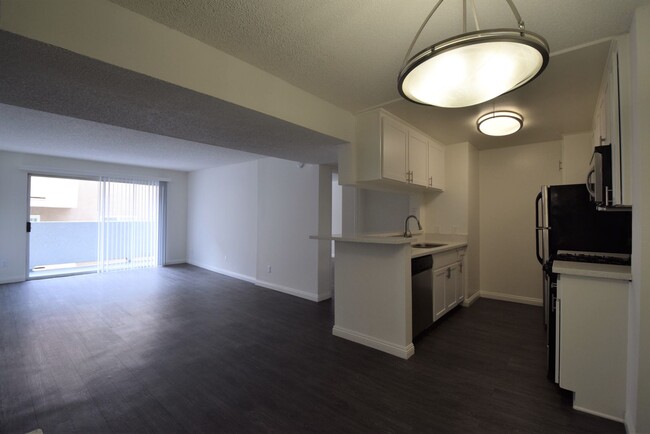 Interior Photo - 11030