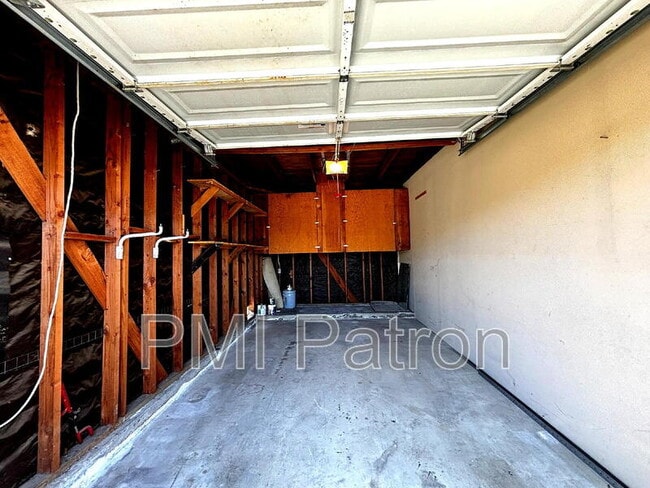 Building Photo - 10784 Pine St