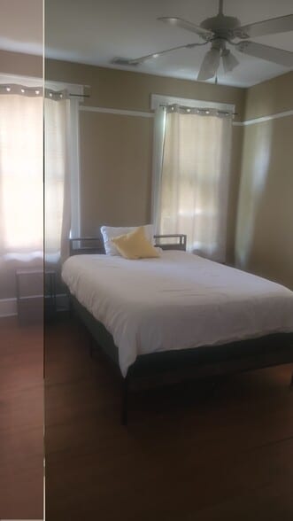 Building Photo - 146 W 6th St