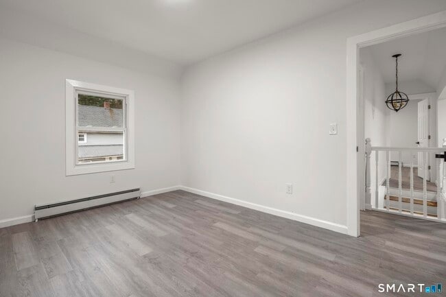 Building Photo - 93 Sunnyside Ave