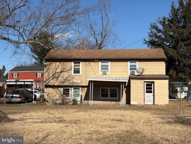 Building Photo - 5 Bedroom Single Family House