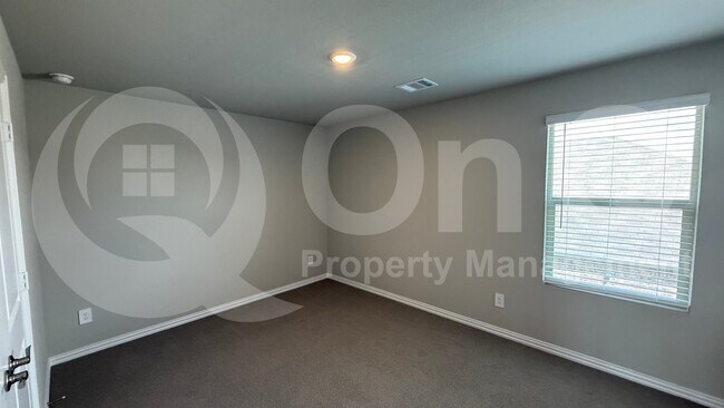 Building Photo - 685 Briar Dr