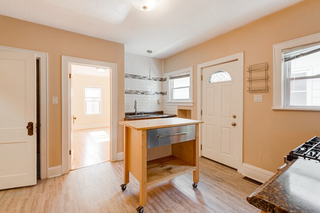 Building Photo - 700 24th Ave SE