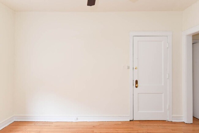 Building Photo - 834 W Waveland Ave