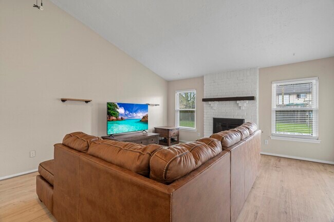 Building Photo - 304 Old Course Dr