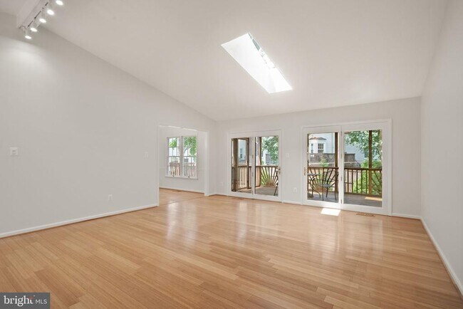 Building Photo - 13647 S Springs Dr