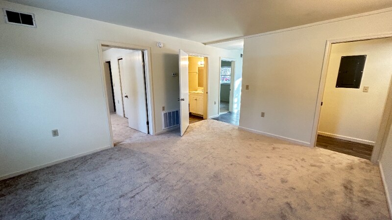 Building Photo - 807 Rainbow Dr