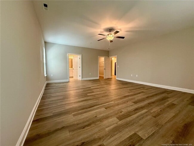 Building Photo - 188 Gallery Dr