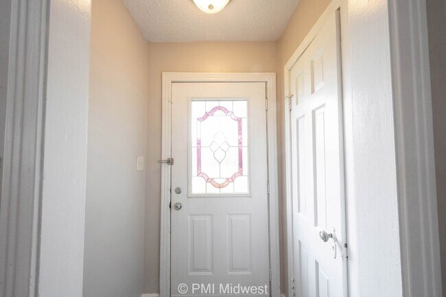 Building Photo - "Charming 3-Bedroom Home in Beech Grove - Cozy Living with Ample Space!"