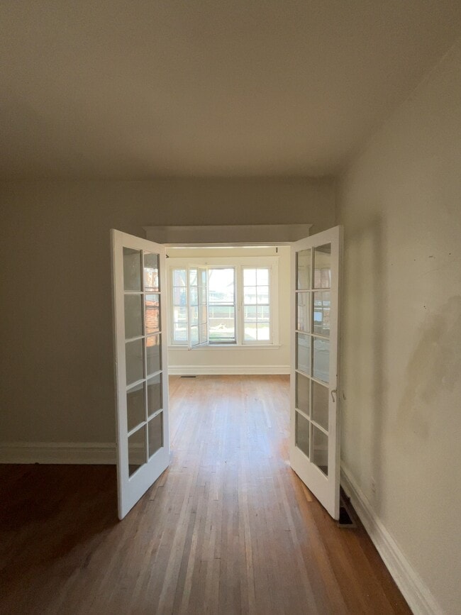 Entrance to back sunroom - 915 De Mun Ave