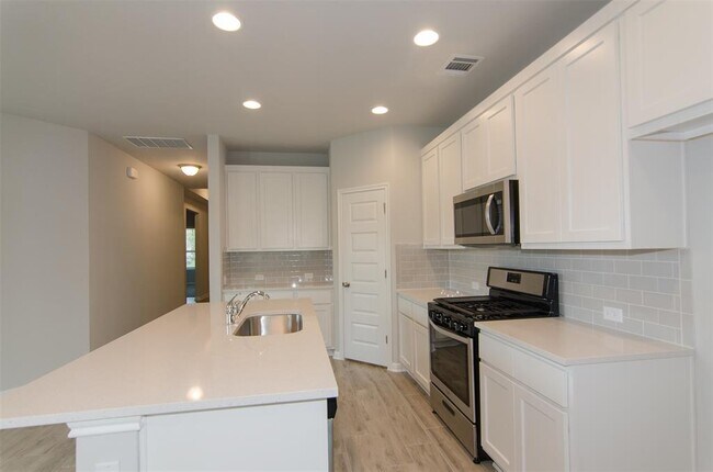 Building Photo - 905 Olive Creek Dr