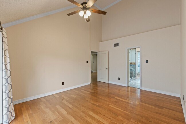 Building Photo - Charming 2 Story on Corner Lot