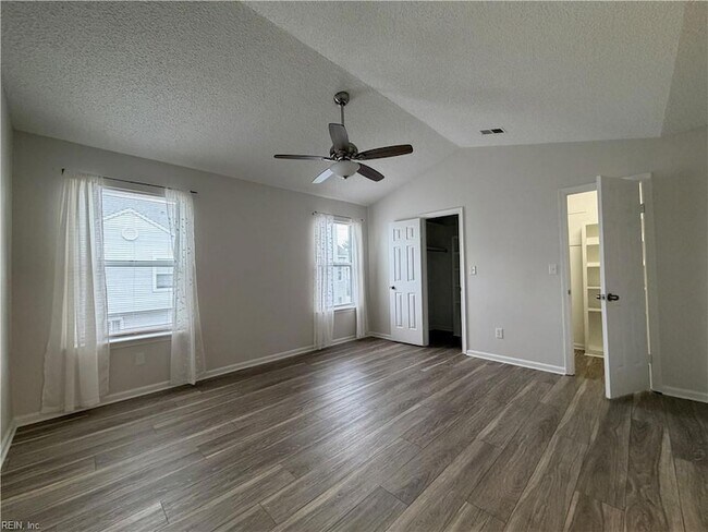 Building Photo - 5608 Tourmaline Ct