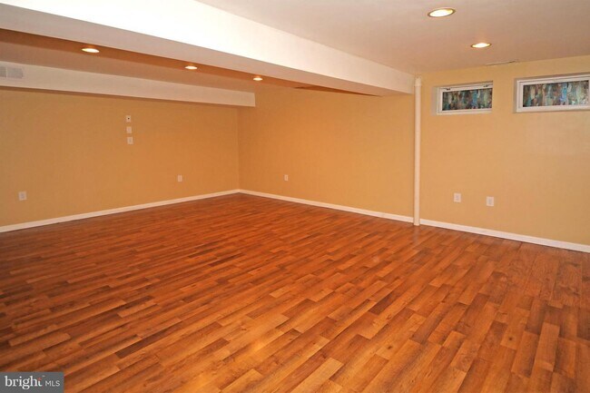 Building Photo - 1810 Golf View Ct