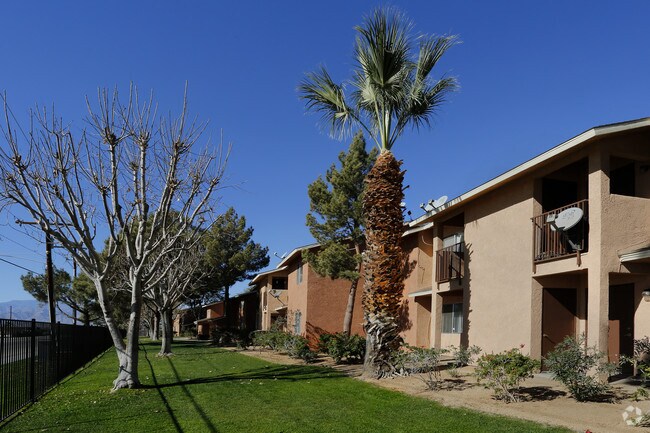 Primary Photo - Thunderbird Apartments