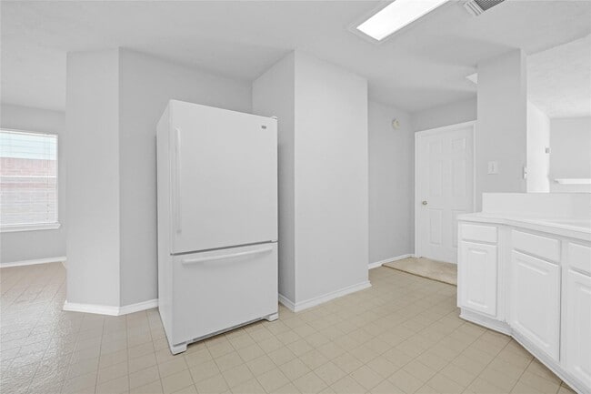 Building Photo - 22703 Holly Lake Dr