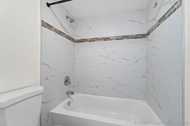 Building Photo - 1221 12th Ct