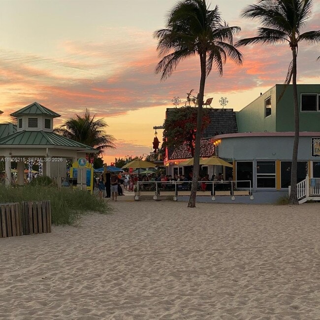 Building Photo - 2421 NE 65th St