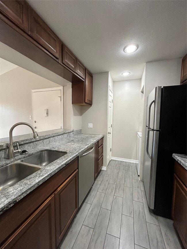 Building Photo - 3300 Pebblebrook Dr