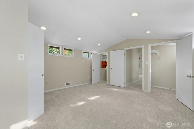 Building Photo - Stunning Newly Remodeled 3-Bed, 2-Bath Home in Great Location!