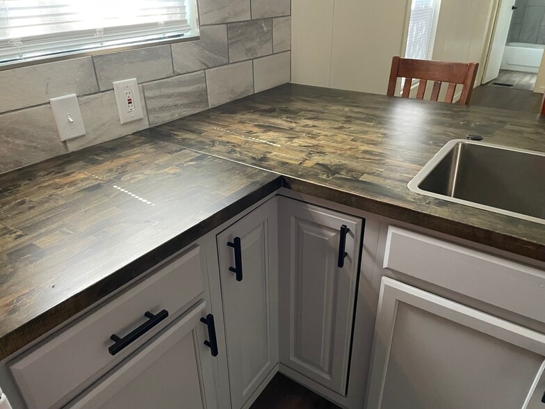 Building Photo - 4035 N Robin Dr