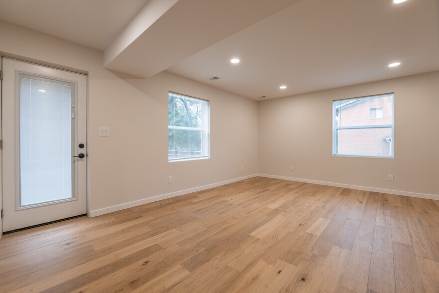 Building Photo - 8321 Raymond Ln