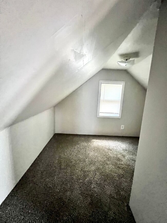 Building Photo - Newly Updated 3-bed 1.5-bath House in South Omaha, close to 13th St and downtown