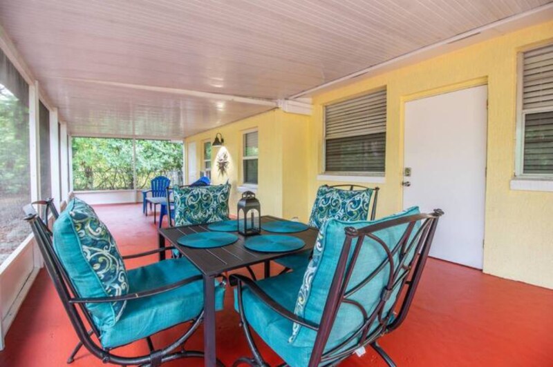 Building Photo - 3120 Peel Ave