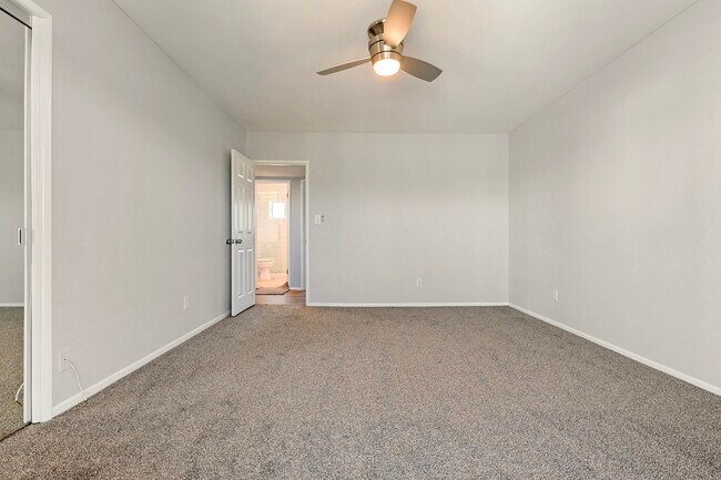 Building Photo - 2516 Voorhees Ave