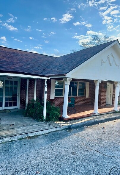 Building Photo - 1016 Greens Lake Rd