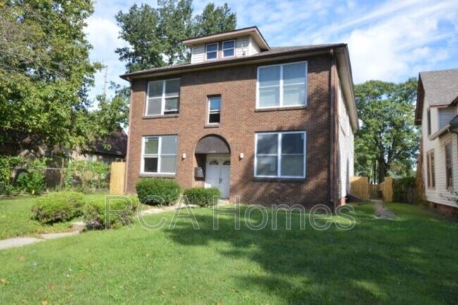 Building Photo - 1112 Pleasant St