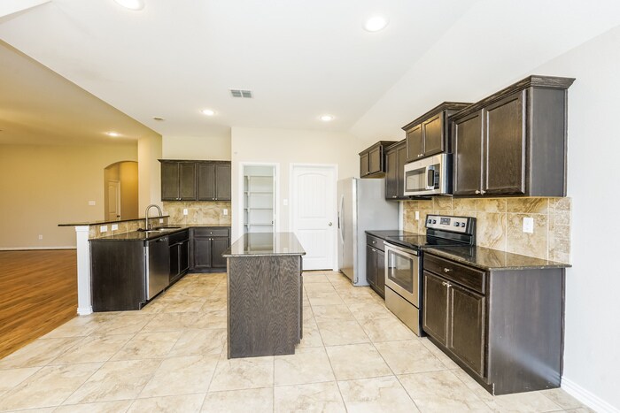 Building Photo - 221 Jennie Marie Cir