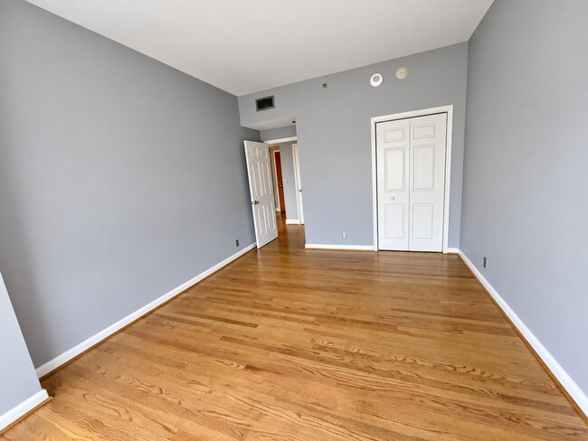 Building Photo - 3030 McKinney Ave