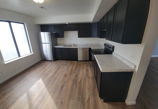 Building Photo - 1901 Nancy Ct