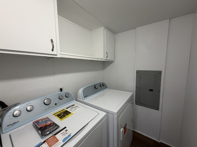 Building Photo - 464 Batchelor Rd
