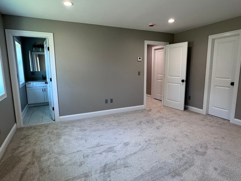 Building Photo - 21 Charles St