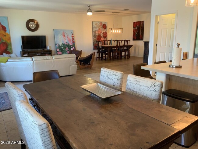 Building Photo - 2114 E Aire Libre Ave