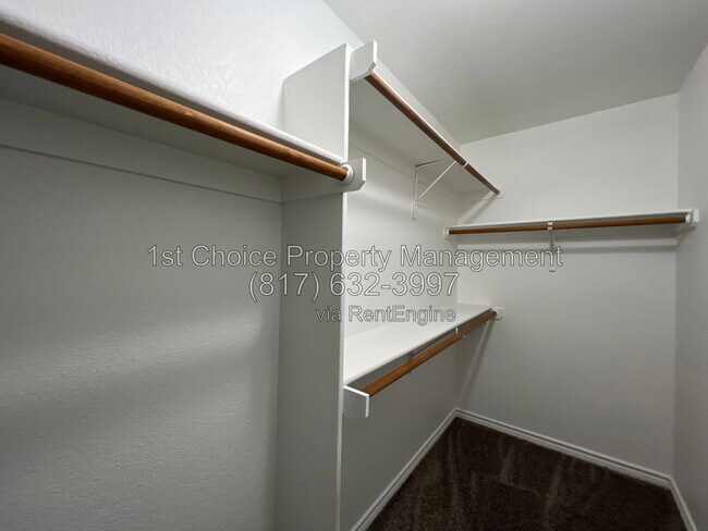 Building Photo - 405 Willow Vista Dr